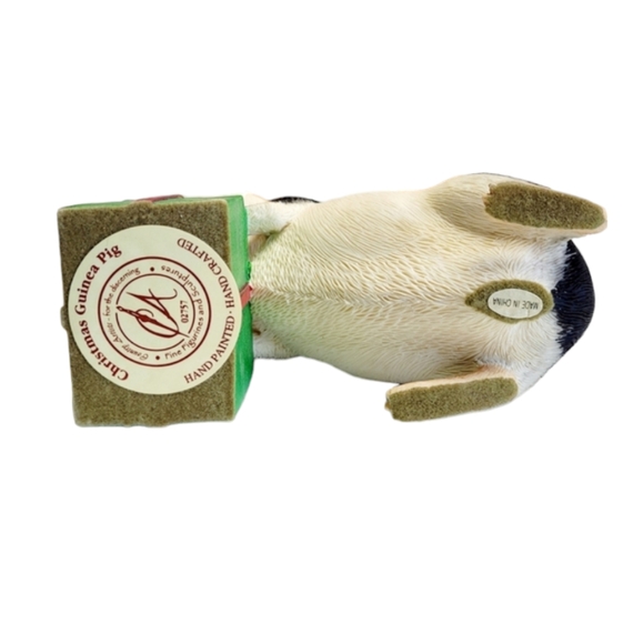 Country Artists Christmas Guinea Pig with Gift, Hand Crafted & Painted - Picture 14 of 14